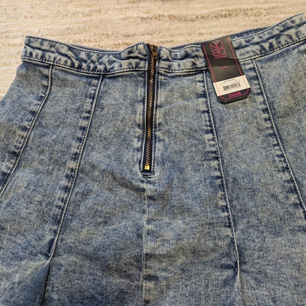 No Boundaries Denim Mini Skirt Juniors Sz 13 Acid Wash Pleated Exposed Zip Y2K - Picture 3 of 8